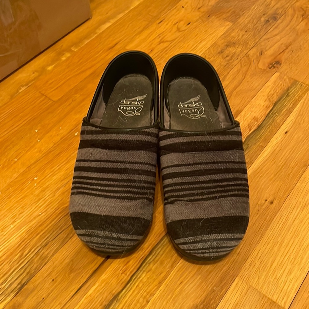 GUC Dansko Vegan Clogs!